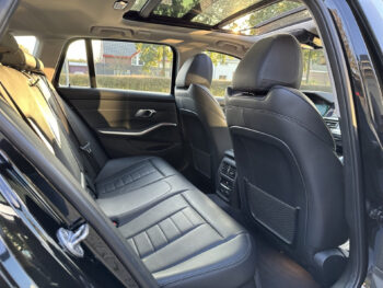 BMW 3 Serie Touring 320i High Executive Automaat | Navi | Virtual | Panorama