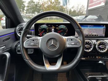 Mercedes-Benz A-Klasse 220 4Matic 190PK | AMG | Night | Leder | 360° CAMERA | Trekh