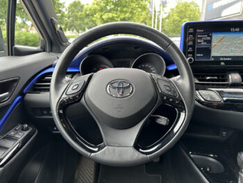 Toyota C-HR 2.0 Hybrid 184PK Bi-Tone | 1ste Eigenaar | Navi | Camera | ACC |