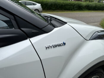 Toyota C-HR 2.0 Hybrid 184PK Bi-Tone | 1ste Eigenaar | Navi | Camera | ACC |