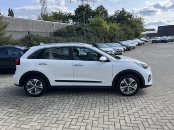 Kia e-Niro DynamicLine 64 kWh 2000 euro subsidie mogelijk!